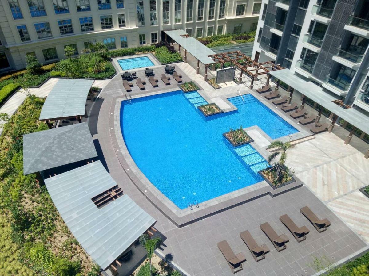 Eighty One Newport Boulevard Manila Exterior foto